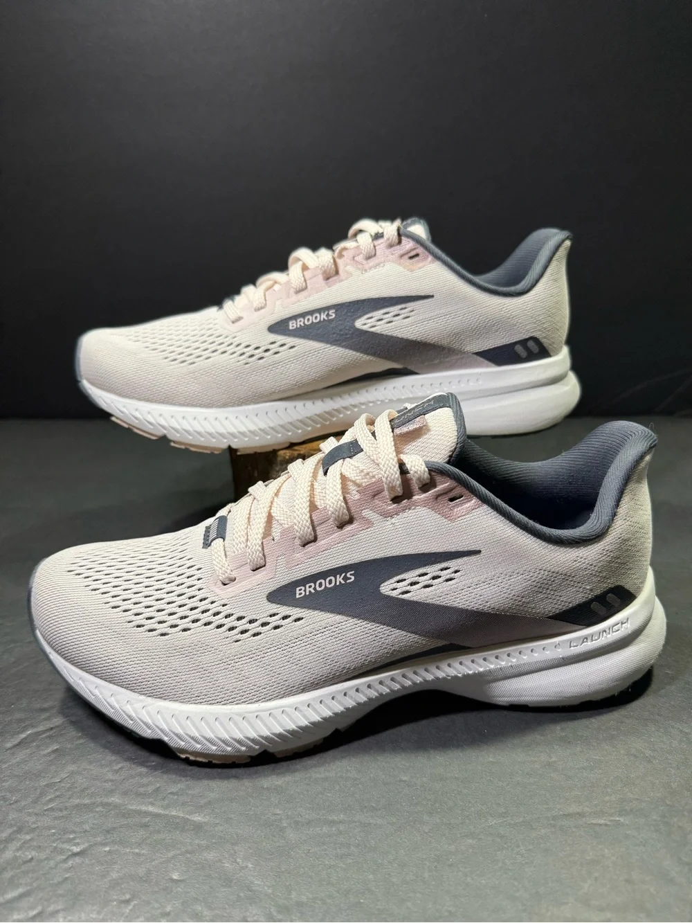 Brooks Launch 8 Women’s Running Walking Sneakers Shoe Size-8